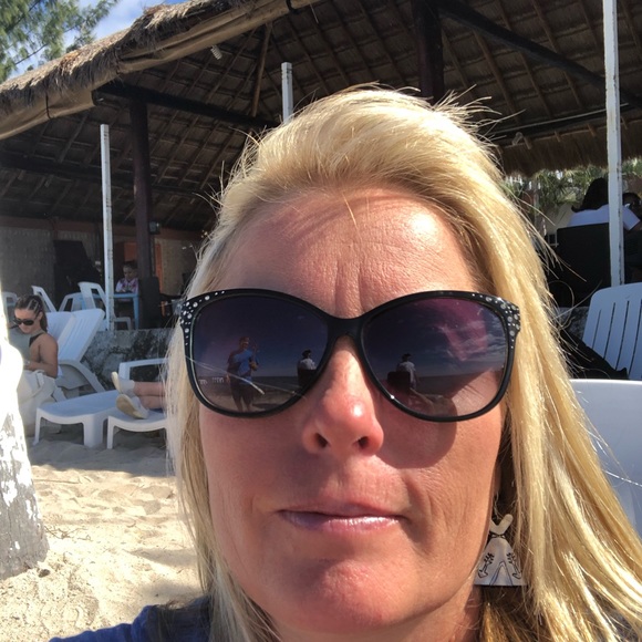 Meet your Posher, Misty - Picture 1 of 1